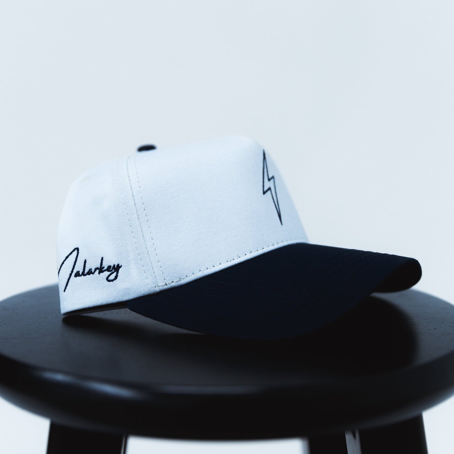 Staple Bolt - White/Navy